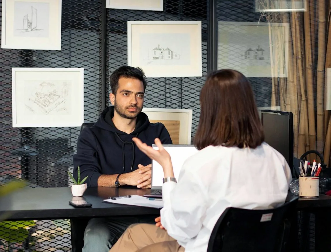 Ennova consultant meeting a professional in an office